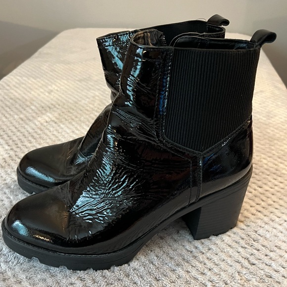 EUC black patent leather Naturalizer boots with stretch panel. - Picture 3 of 11